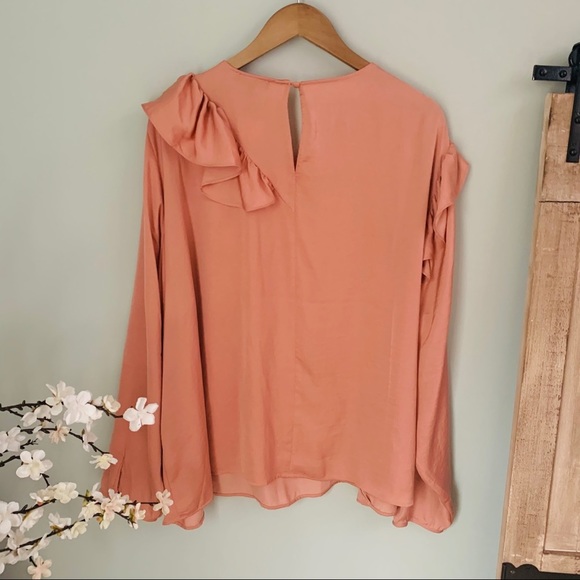 Lane Bryant Asymmetrical Ruffle Top NWT Size 28 - Picture 4 of 6